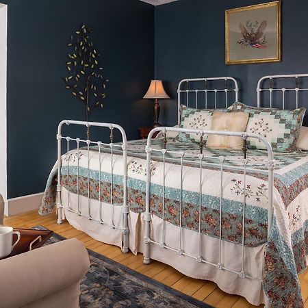 Yale Manor B&B & Yurt Glamping Экстерьер фото