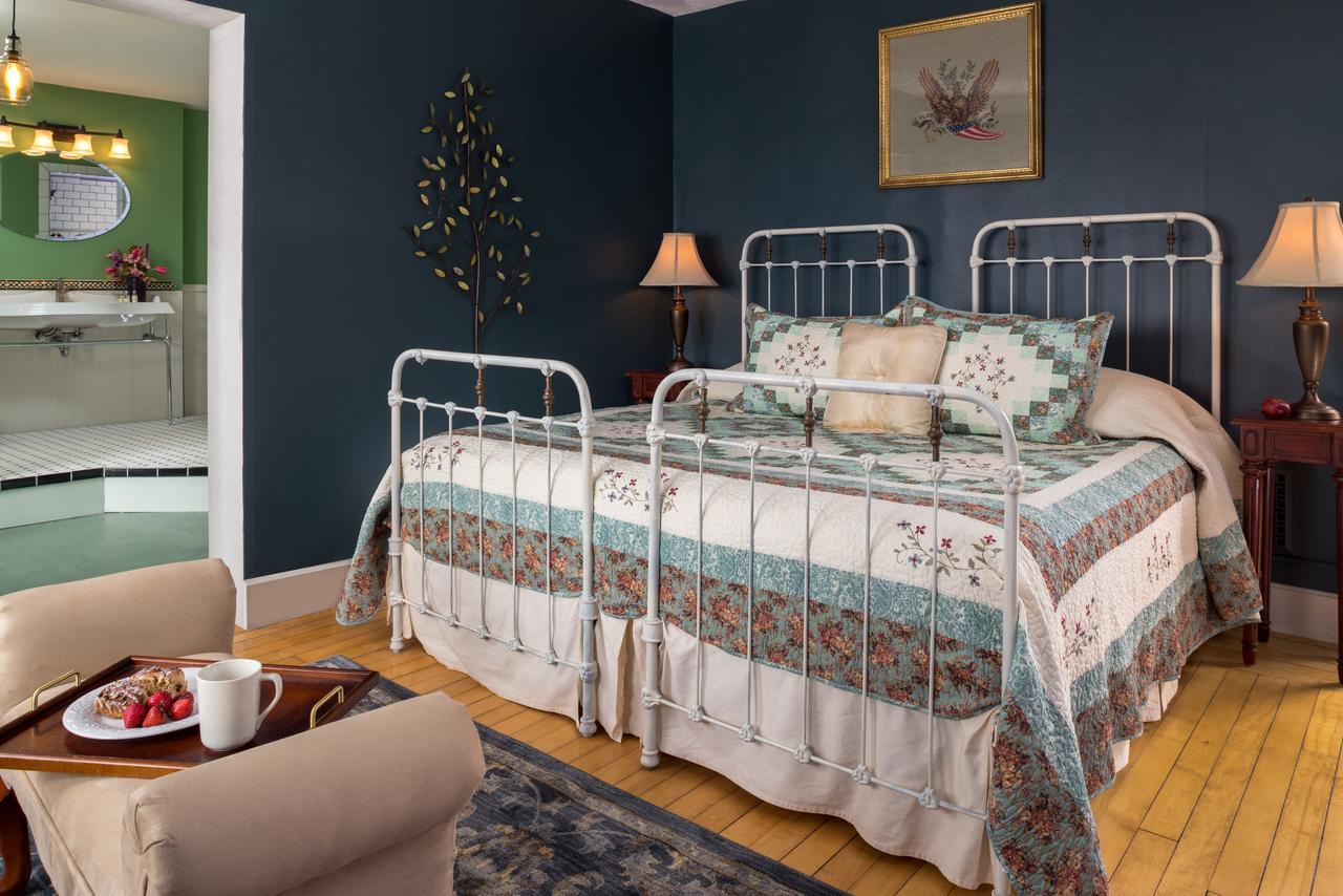 Yale Manor B&B & Yurt Glamping Экстерьер фото