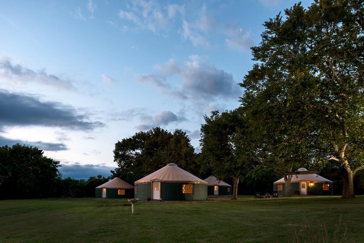 Yale Manor B&B & Yurt Glamping Экстерьер фото