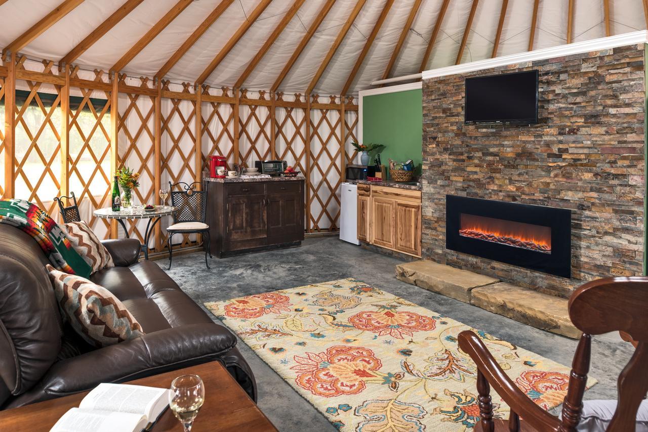 Yale Manor B&B & Yurt Glamping Экстерьер фото