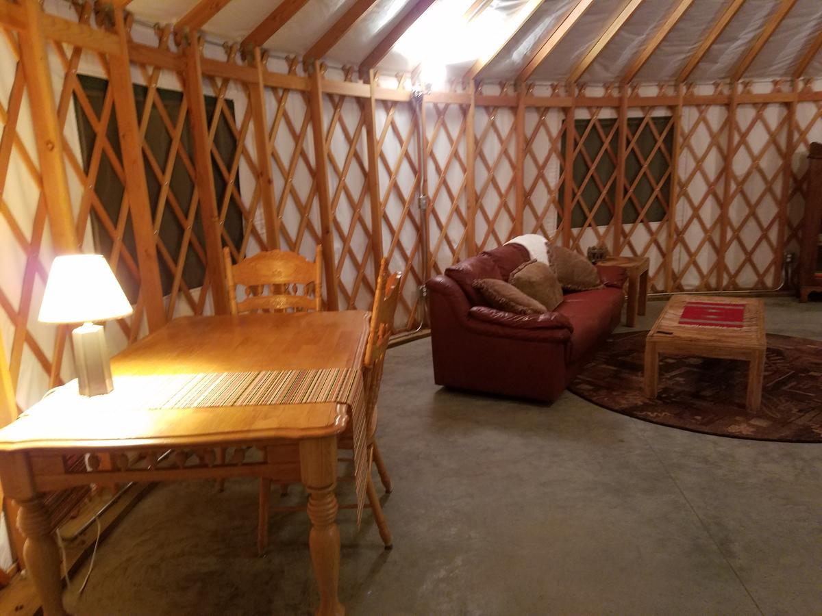 Yale Manor B&B & Yurt Glamping Экстерьер фото