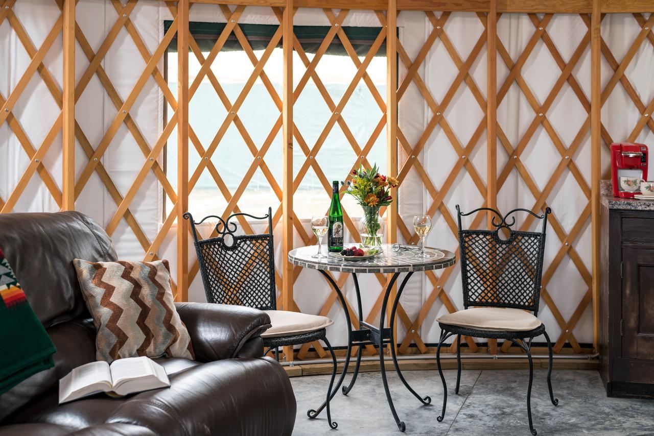 Yale Manor B&B & Yurt Glamping Экстерьер фото