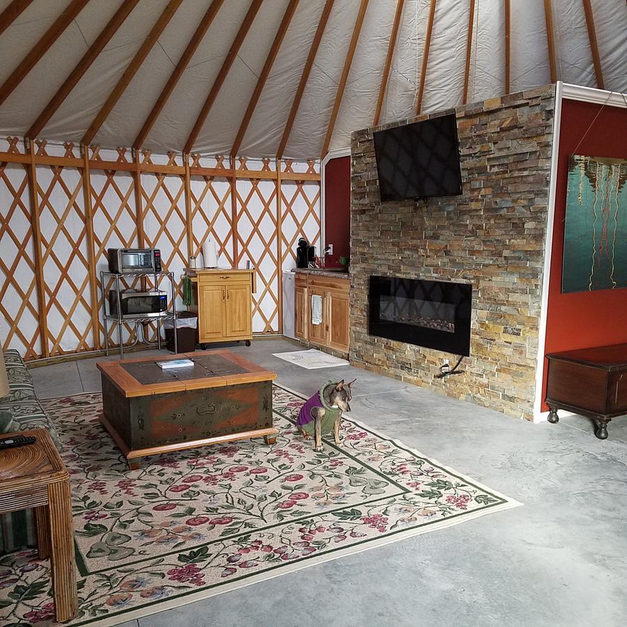 Yale Manor B&B & Yurt Glamping Экстерьер фото